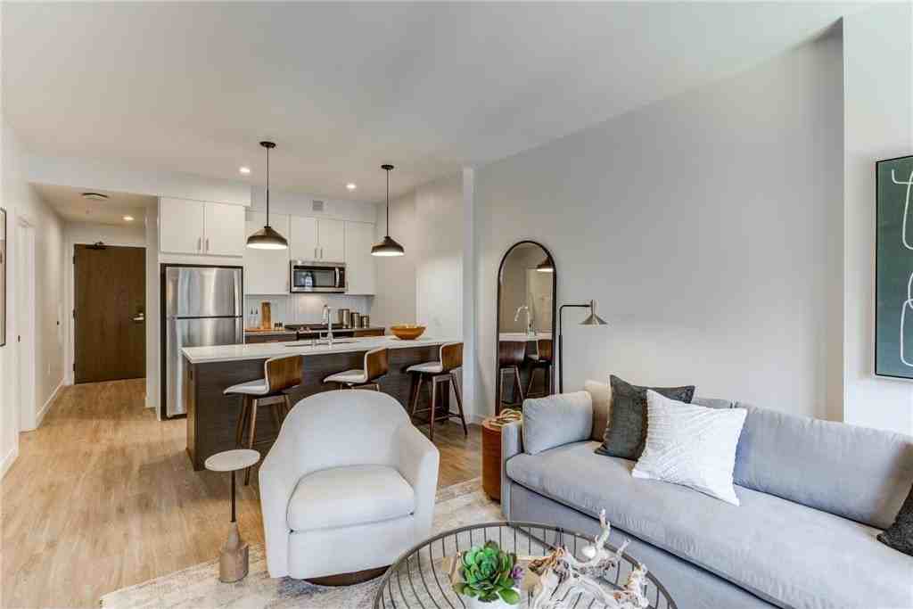 270 Hennepin Ave #412
