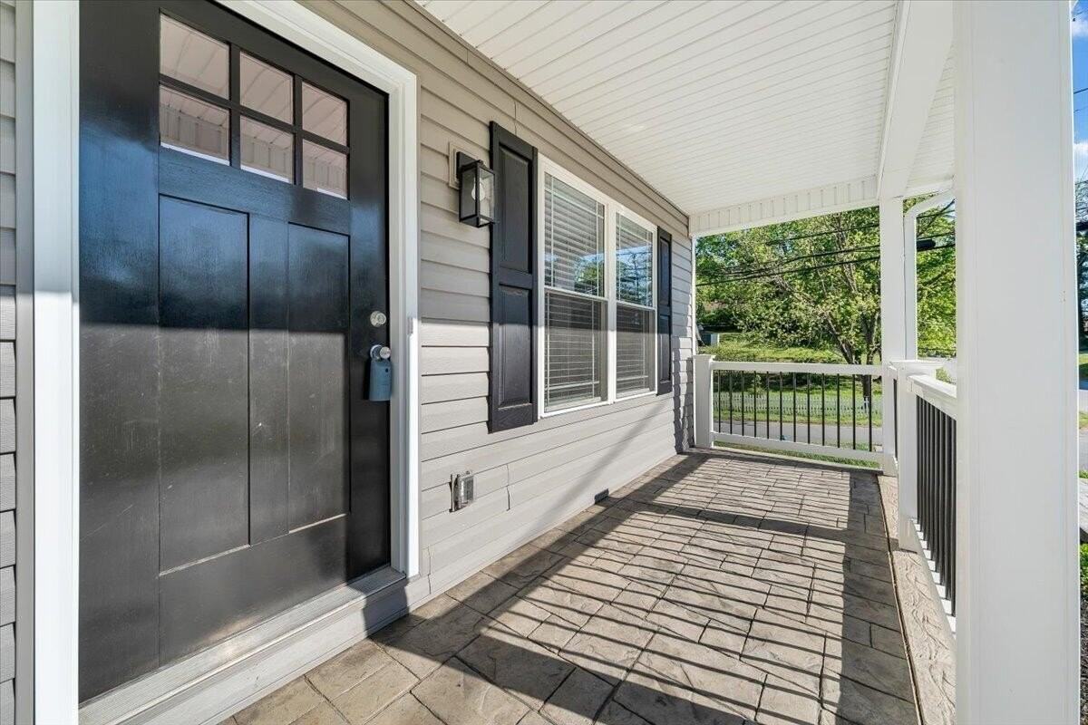 1708 Baldwin Ave Ne #A - Photo 3 of 33