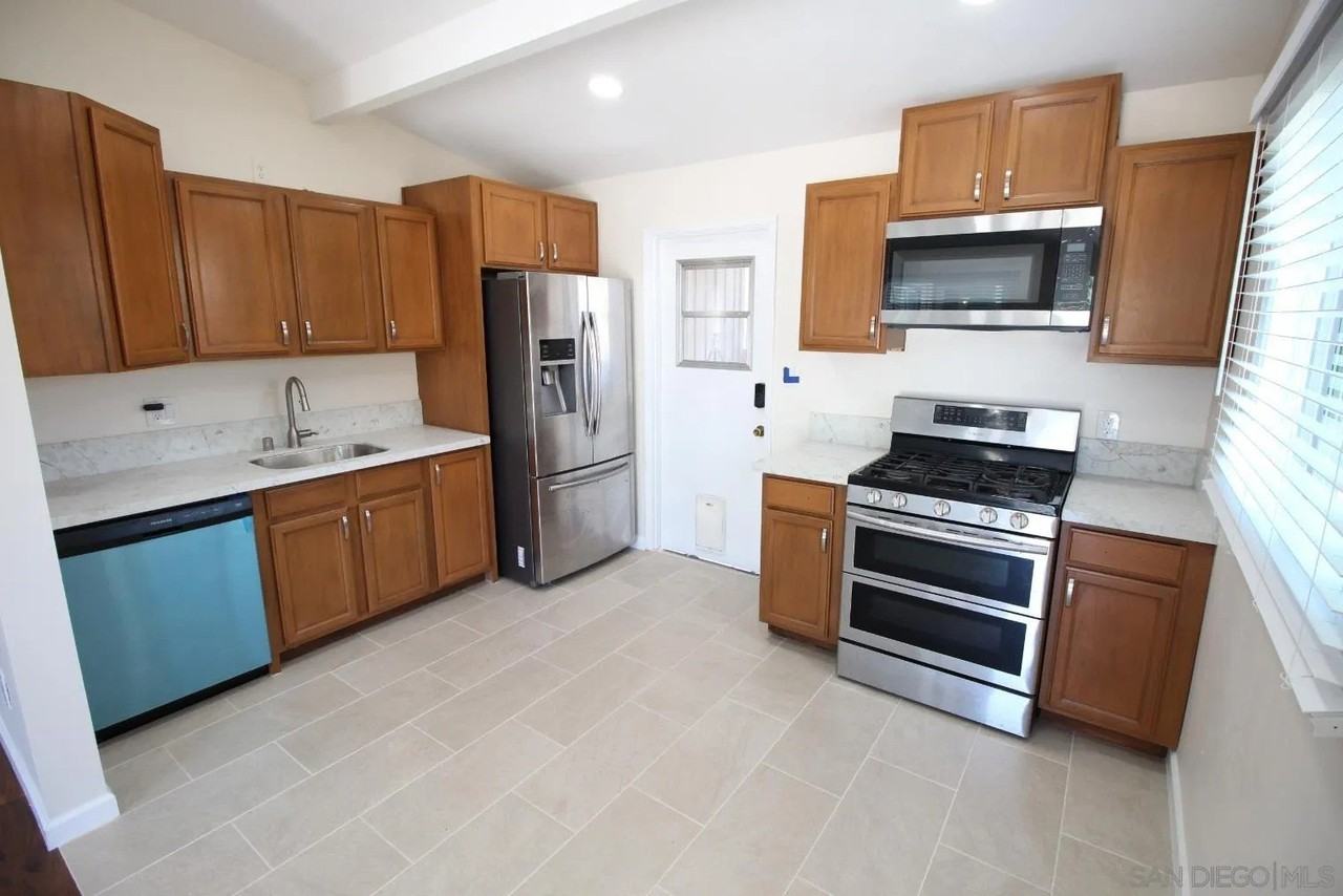 4328 Bannock Ave - Photo 3 of 20