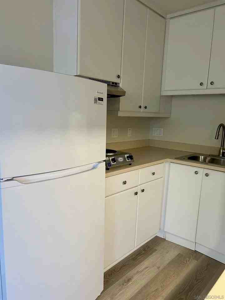 225 Melrose Ave #1 - Photo 3 of 16