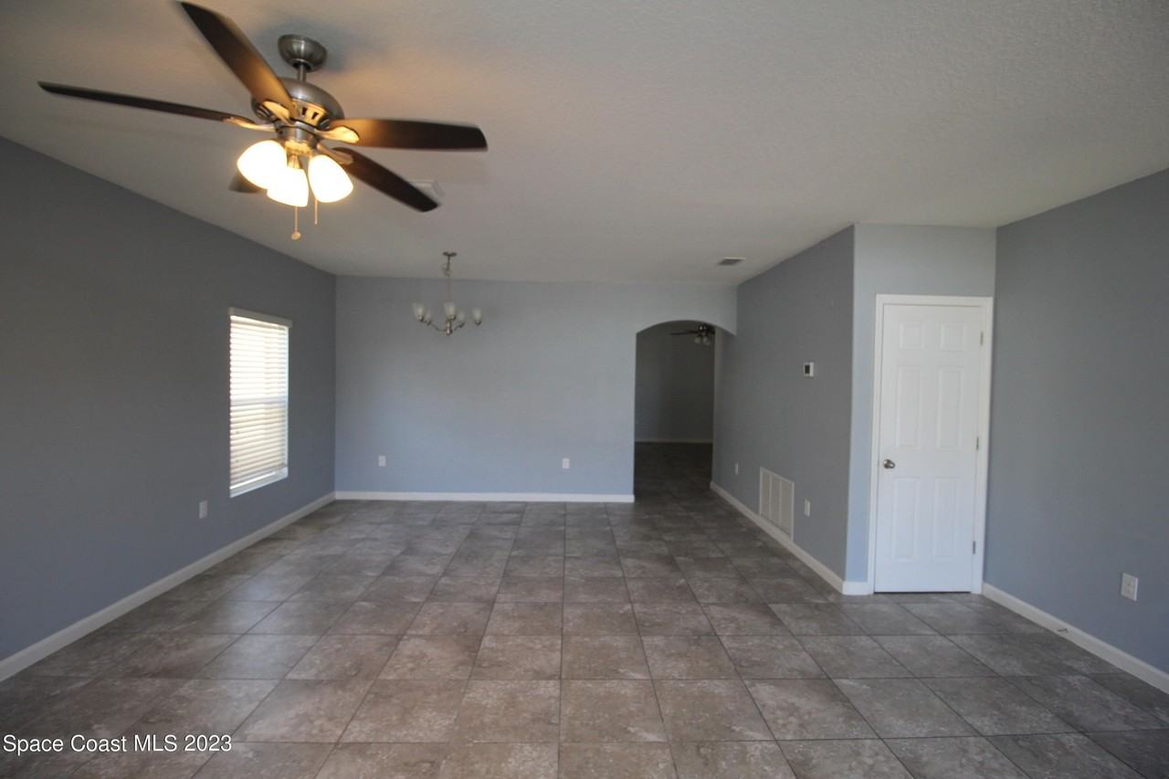 903 Musgrass Cir - Photo 4 of 50