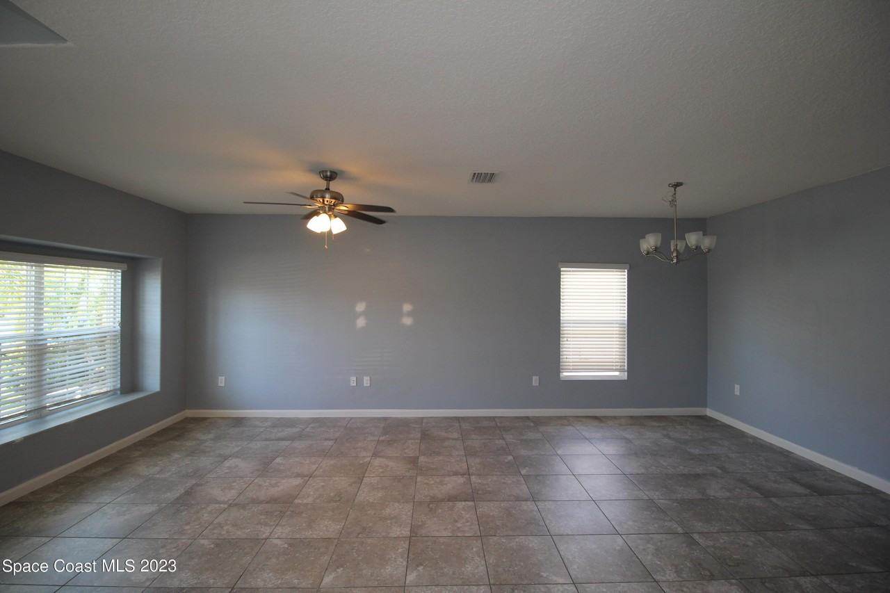 903 Musgrass Cir - Photo 5 of 50