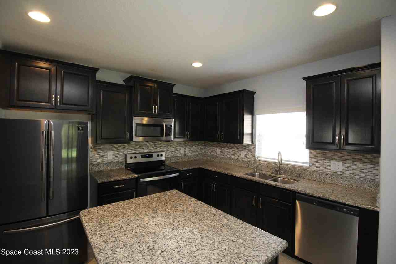 903 Musgrass Cir - Photo 7 of 50
