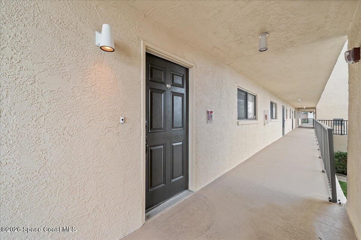 555 Jackson Ave #201 - Photo 5 of 32