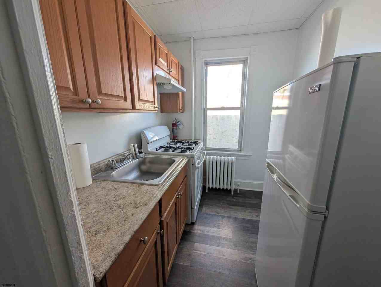 6401 Ventnor Ave - Photo 7 of 11