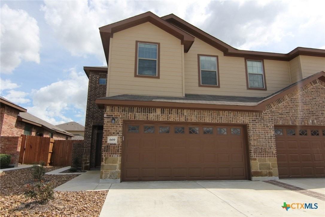 669 Creekside Cir