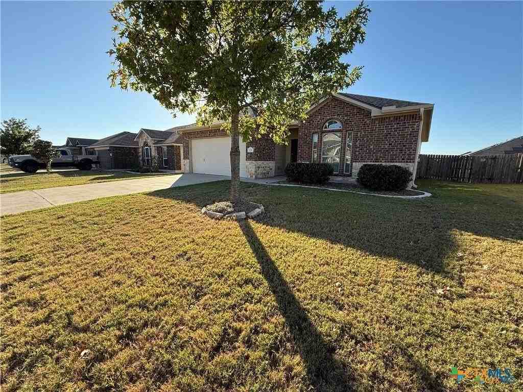 1214 Jamestown Dr - Photo 2 of 12