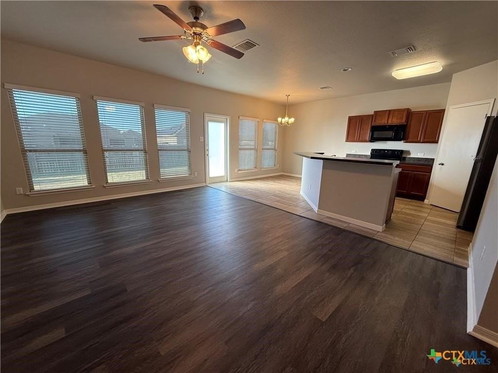 1214 Jamestown Dr - Photo 3 of 12