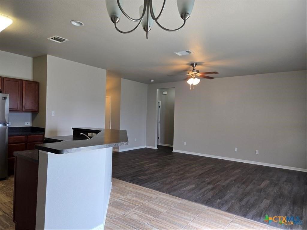 1214 Jamestown Dr - Photo 4 of 12