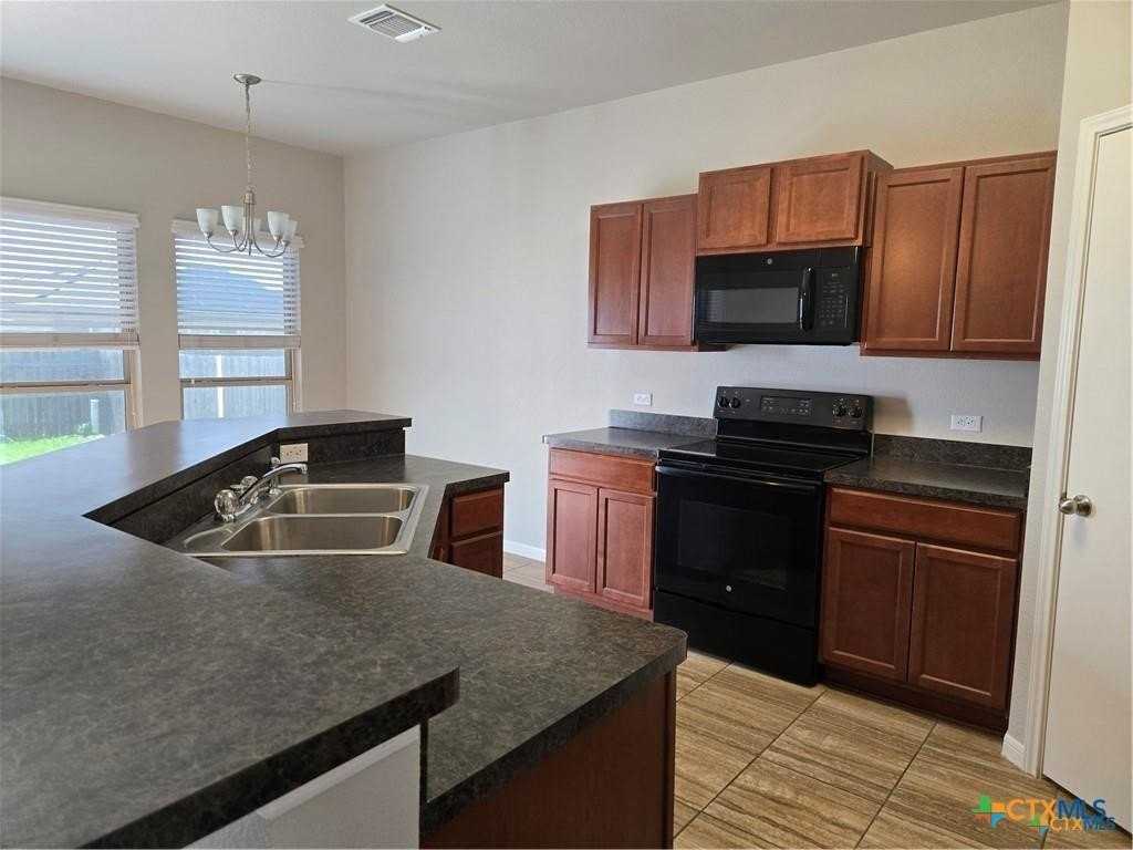 1214 Jamestown Dr - Photo 5 of 12
