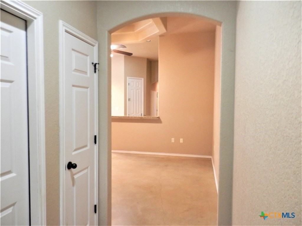 1033 Carolyn Cv - Photo 3 of 21