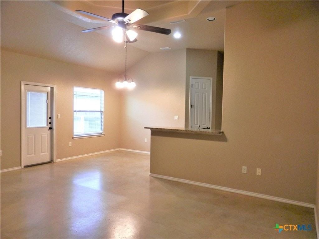 1033 Carolyn Cv - Photo 4 of 21