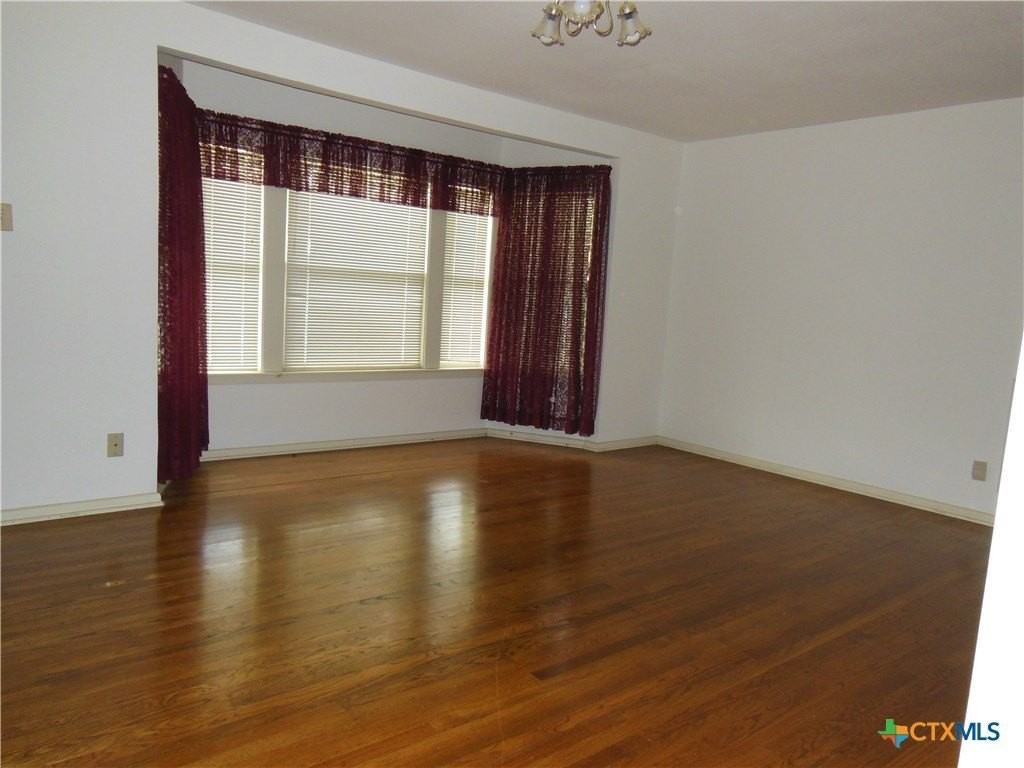 391 Oakcrest Dr - Photo 2 of 28