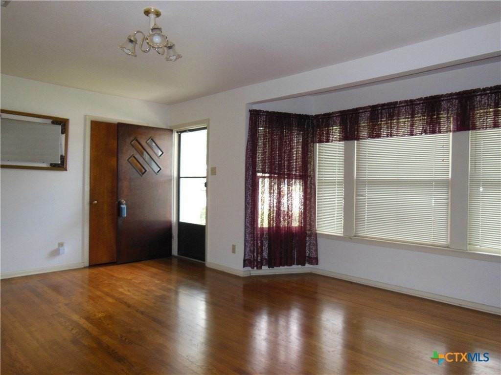 391 Oakcrest Dr - Photo 3 of 28