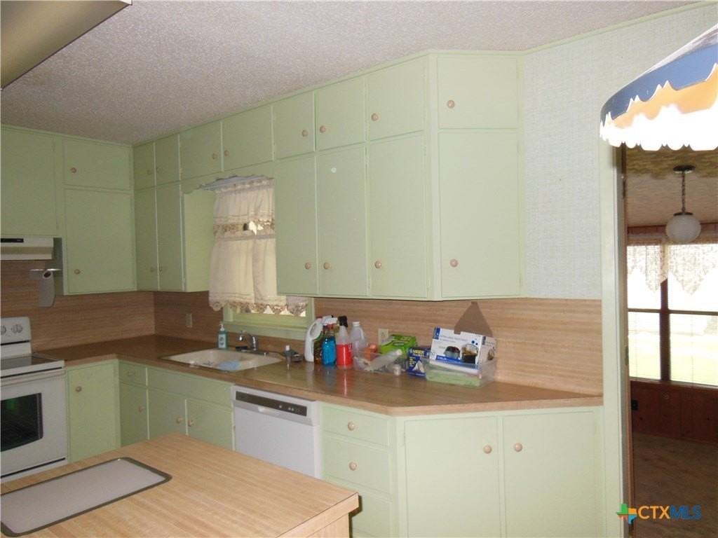 391 Oakcrest Dr - Photo 5 of 28