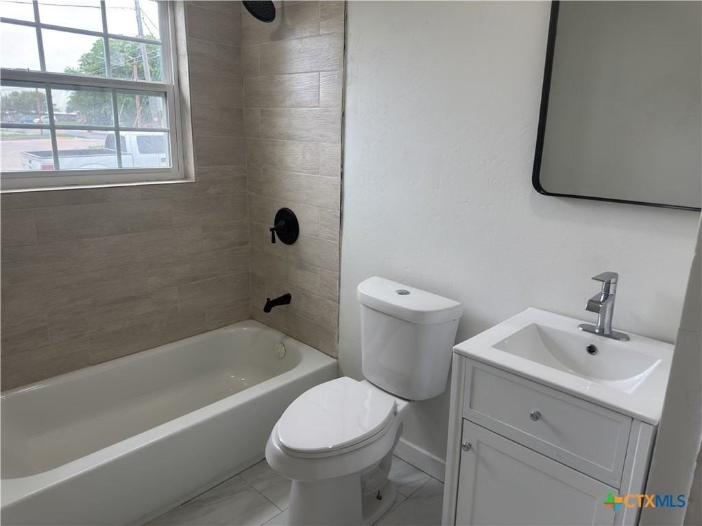 1702 E Heritage Ave - Photo 6 of 10
