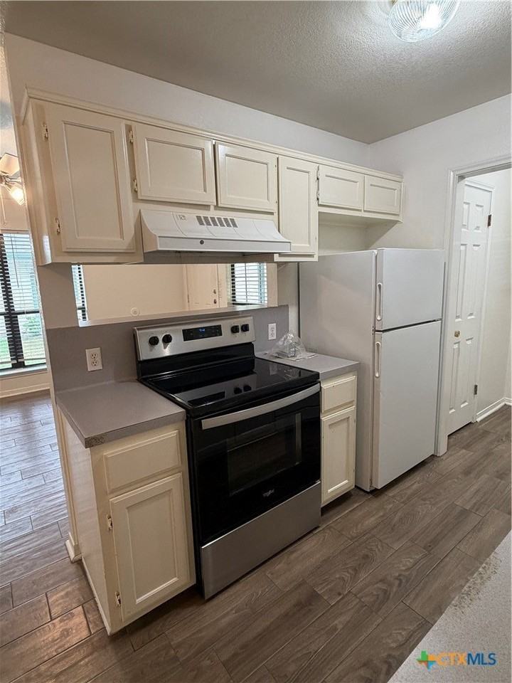 802 Hackberry St #B - Photo 5 of 17