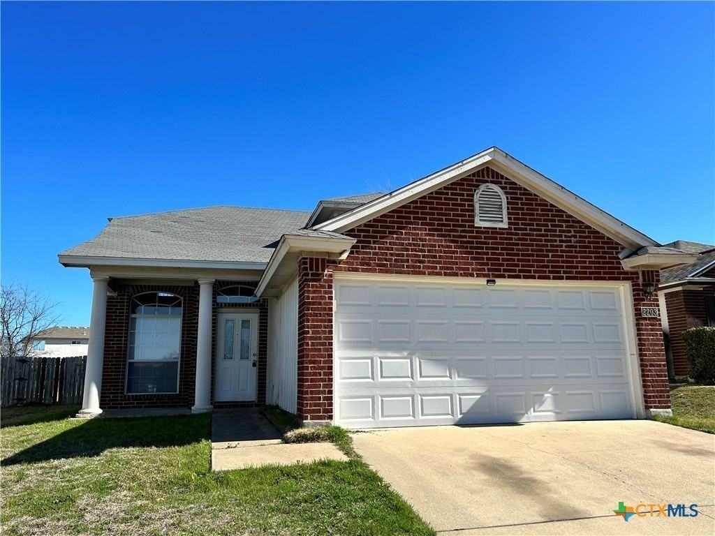 2203 Tracey Ann Ln - Photo 2 of 19
