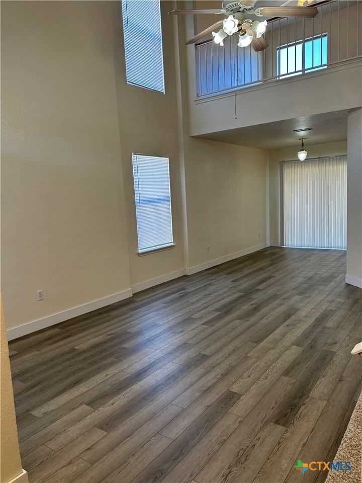 2203 Tracey Ann Ln - Photo 3 of 19