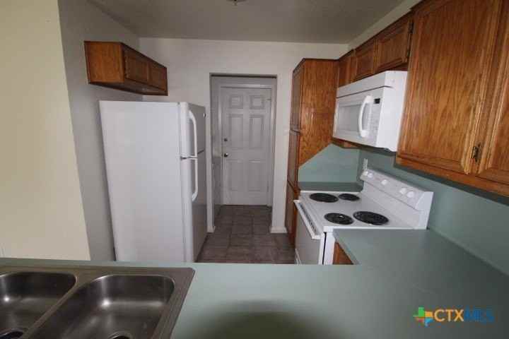 2412 Skylark Cir - Photo 3 of 26