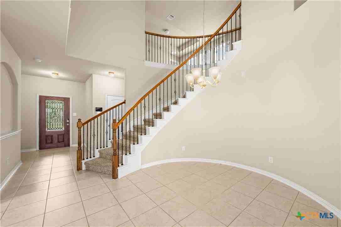 625 Palmilla St - Photo 3 of 24