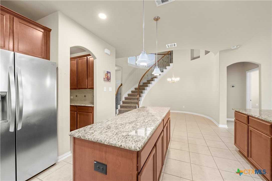 625 Palmilla St - Photo 4 of 24
