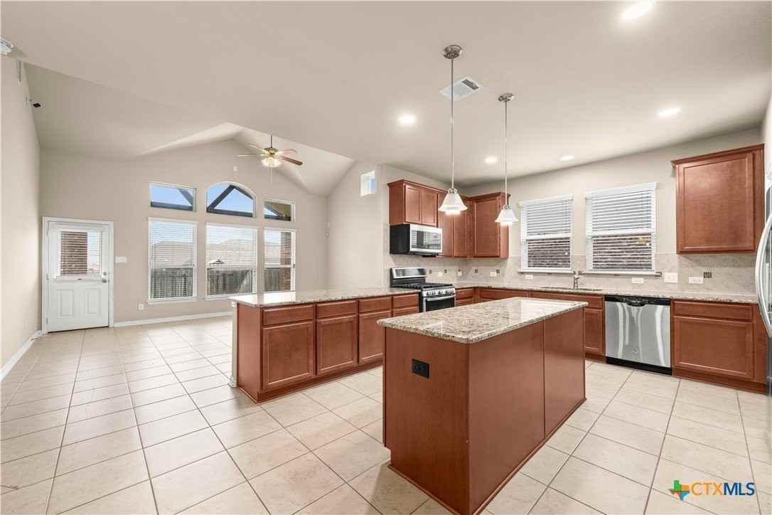 625 Palmilla St - Photo 6 of 24
