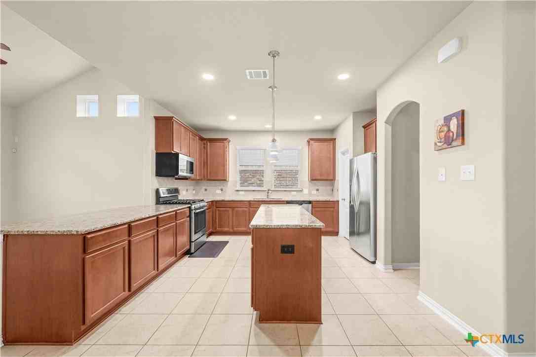 625 Palmilla St - Photo 7 of 24