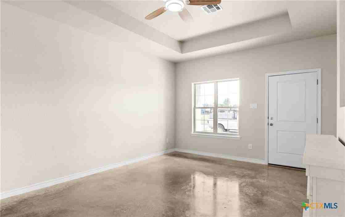 412 W Avenue C - Photo 5 of 22