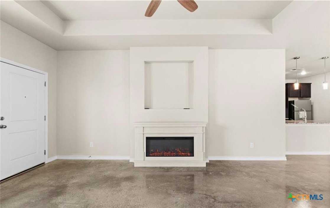 412 W Avenue C - Photo 7 of 22