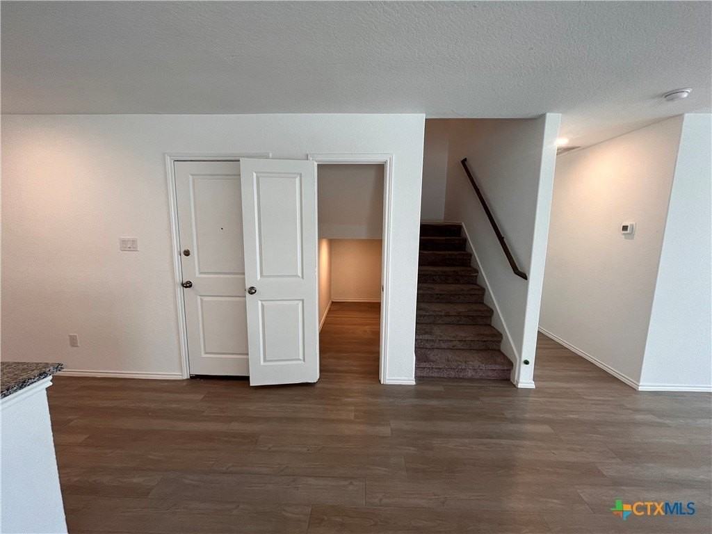 10646 Vinateros Dr - Photo 3 of 9