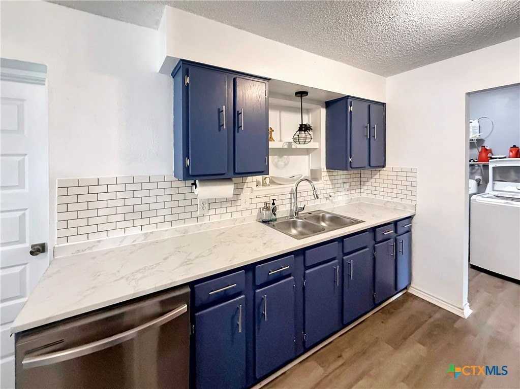 821 S Mill St - Photo 2 of 18