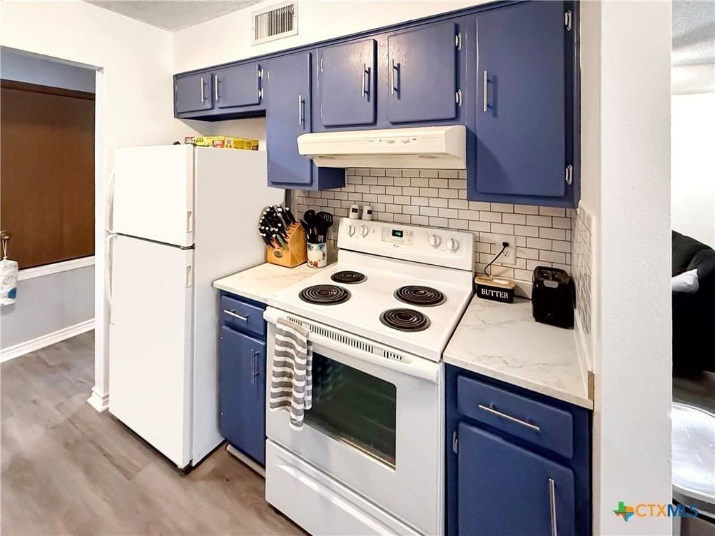 821 S Mill St - Photo 3 of 18