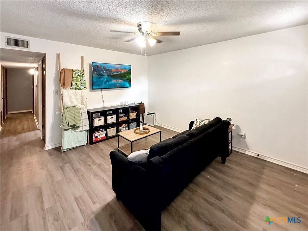 821 S Mill St - Photo 4 of 18