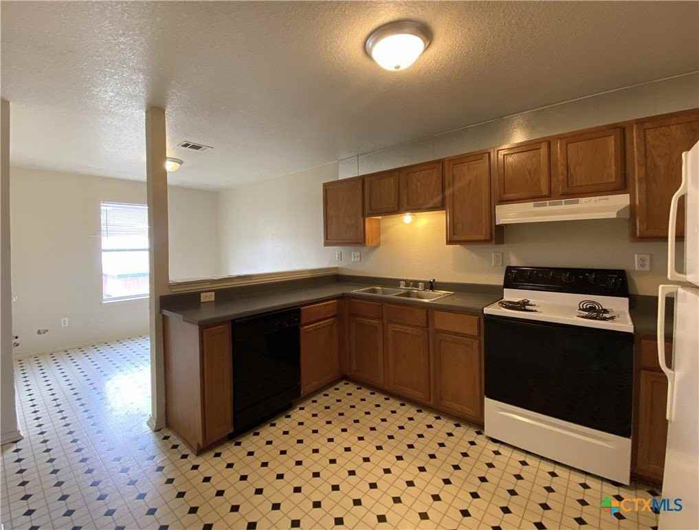 2801 Cantabrian Dr #C - Photo 4 of 11