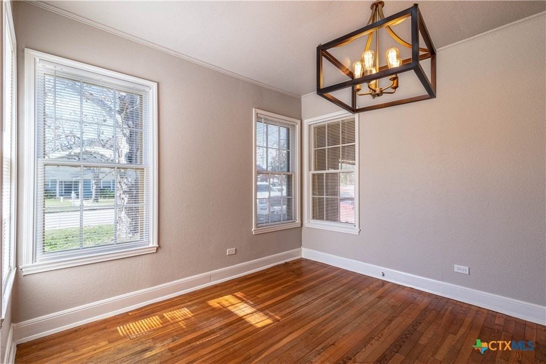 609 S Pecan Ave - Photo 4 of 14