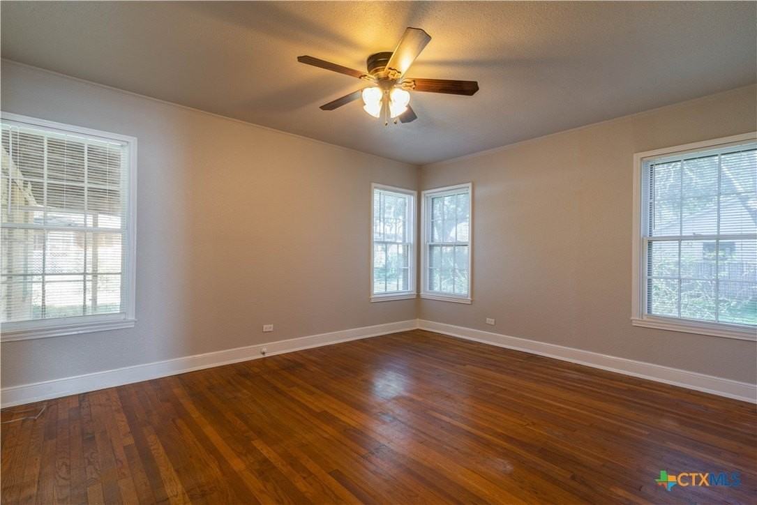 609 S Pecan Ave - Photo 6 of 14