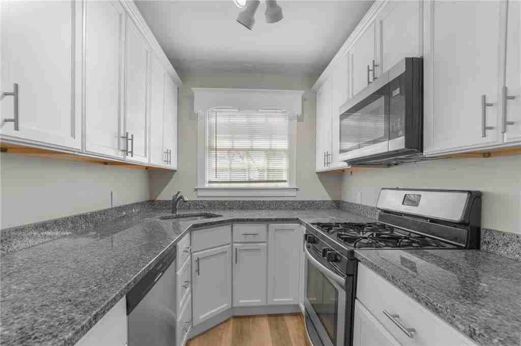 196 Wardlaw Ave - Photo 3 of 20