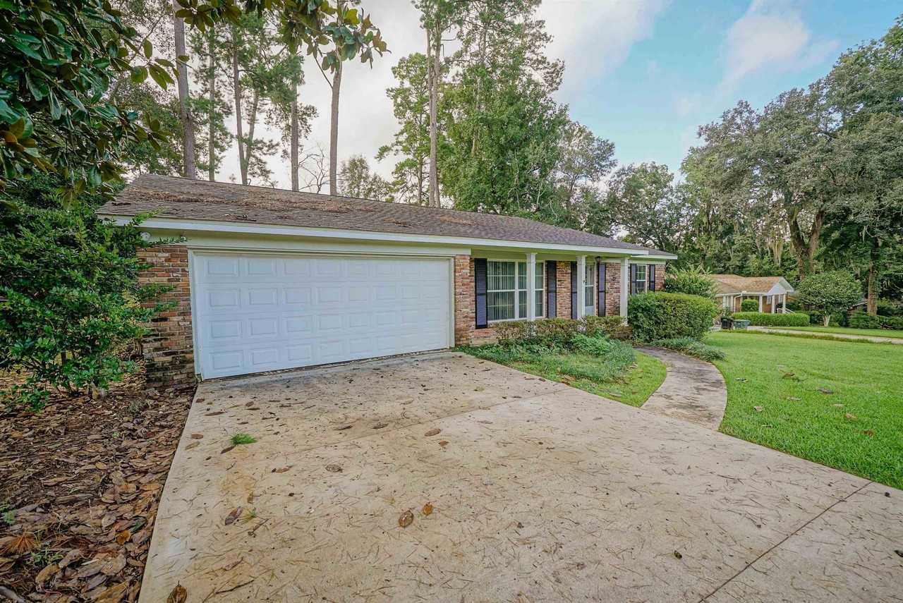 3005 Tipperary Dr - Photo 2 of 29