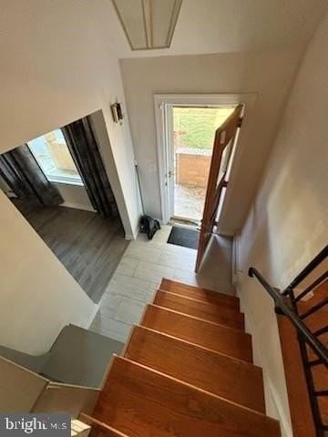 260 Marion Dr - Photo 2 of 18