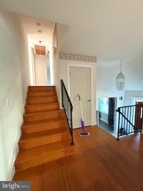 260 Marion Dr - Photo 6 of 18