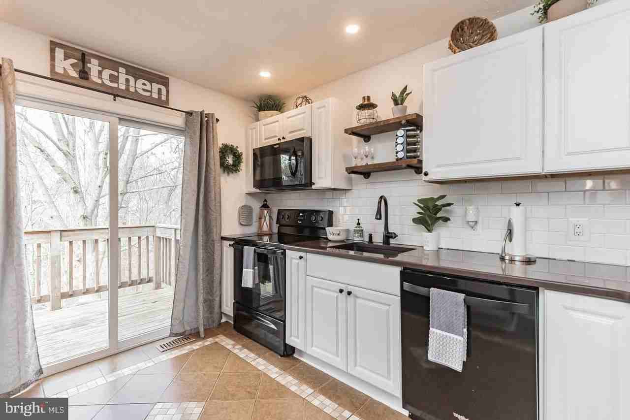 502 Greenhill Ct - Photo 2 of 31