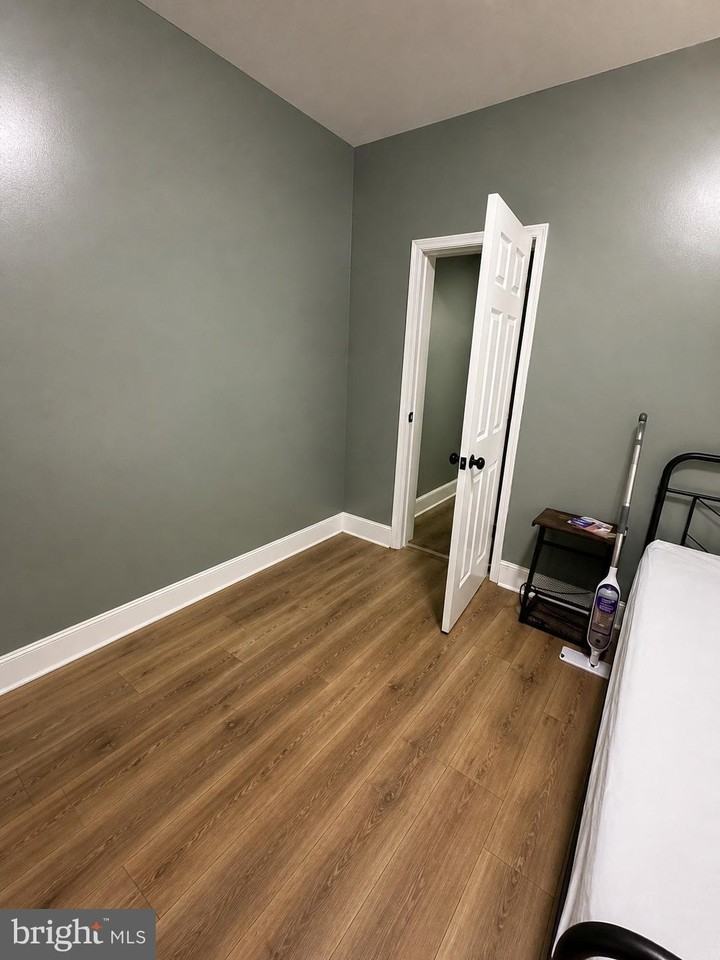 1402 Poplar Grove St - Photo 2 of 5