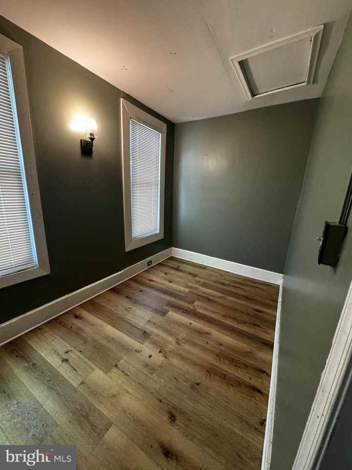 1402 Poplar Grove St - Photo 3 of 5