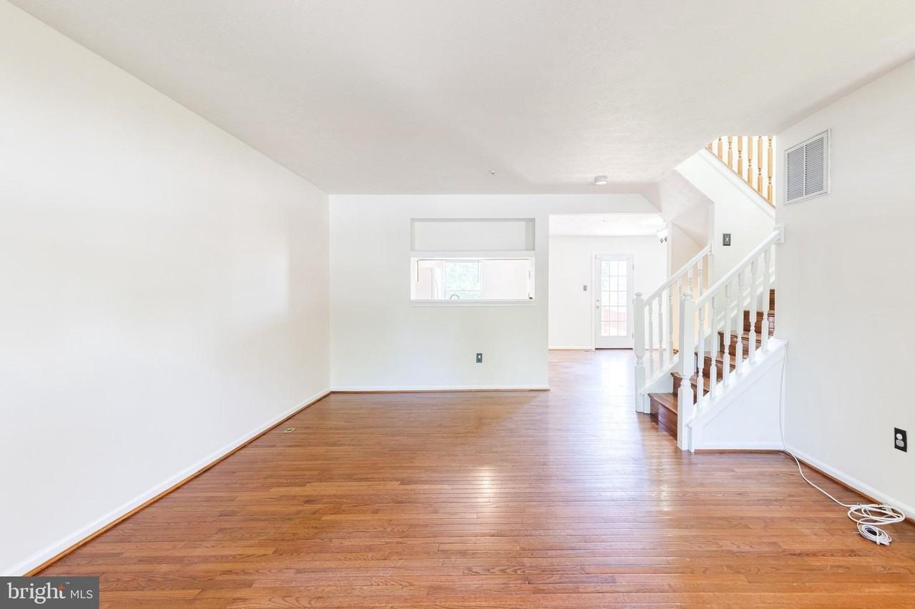 6 Sandview Ct - Photo 3 of 24