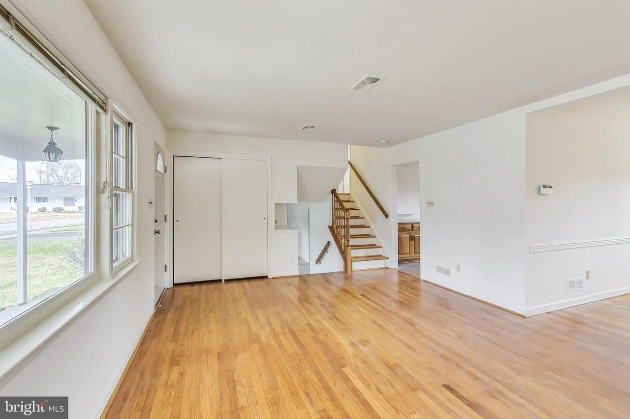 1208 Pinewood Dr - Photo 6 of 50