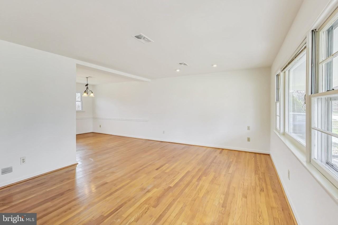 1208 Pinewood Dr - Photo 7 of 50