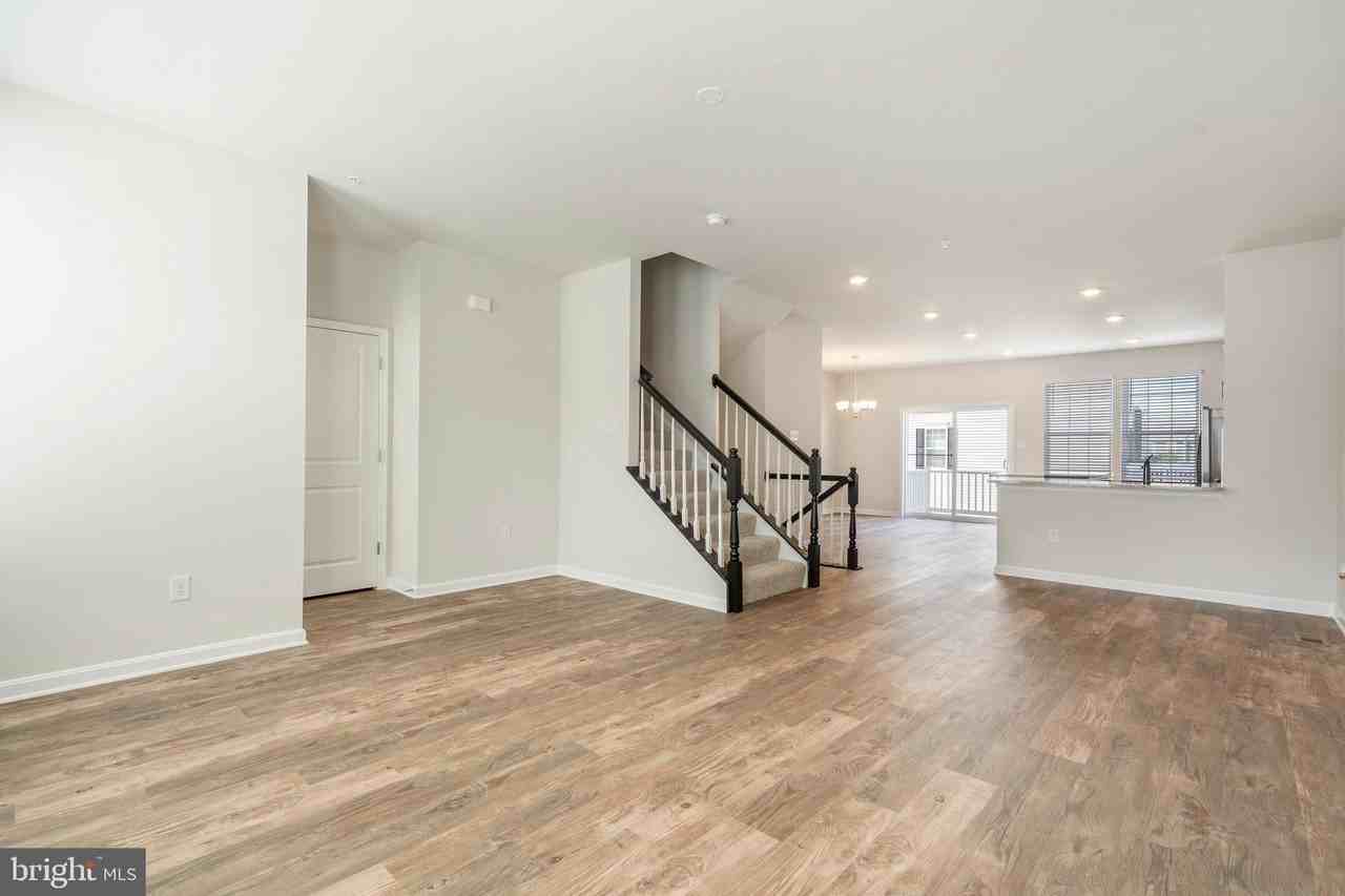 7054 Delegate Pl - Photo 4 of 36