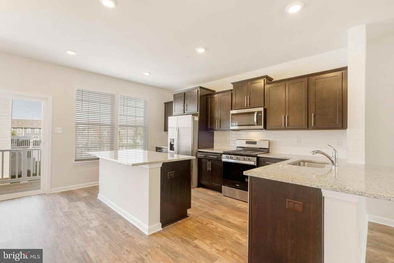 7054 Delegate Pl - Photo 7 of 36