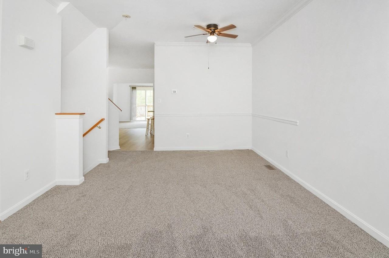 546 Kirkcaldy Way - Photo 3 of 33
